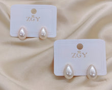 Carregar imagem no visualizador da galeria, Brincos Folheados de Pérolas 1 dúzia com 12 pçs (B1008-2)