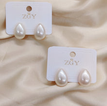 Carregar imagem no visualizador da galeria, Brincos Folheados de Pérolas 1 dúzia com 12 pçs (B1008-3)