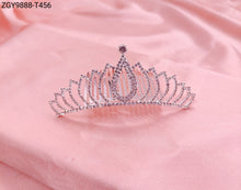 Carregar imagem no visualizador da galeria, Coroa Infantil Strass Princesa 1 dúzia com 12 pçs  (ZGY9888-T456/8CM)