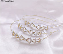 Carregar imagem no visualizador da galeria, Tiara de Pérola com Strass 1 dúzia com 12 pçs  (ZGY9888-T580)